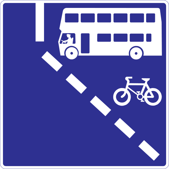 Bandă pentru autobuze și biciclete în față, pe partea dreaptă.